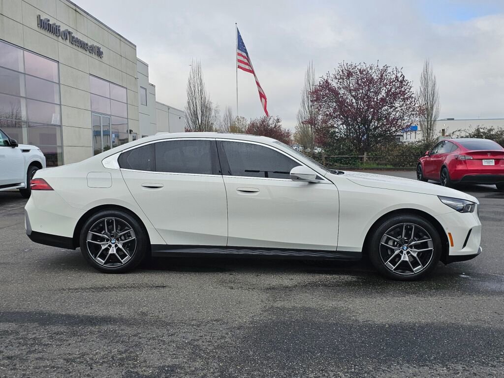 Used 2026 BMW 530i xDrive w/ Premium Package image 8