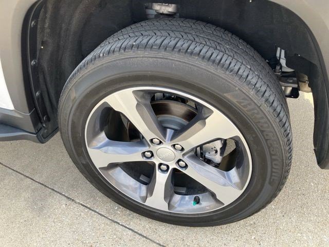 Certified 2023 Jeep Grand Cherokee Limited w/ Luxury Tech Group II image 24