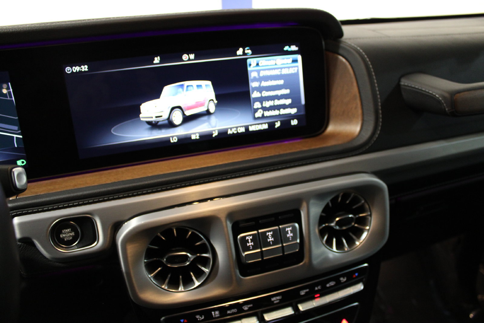 Used 2024 Mercedes-Benz G 550 image 33