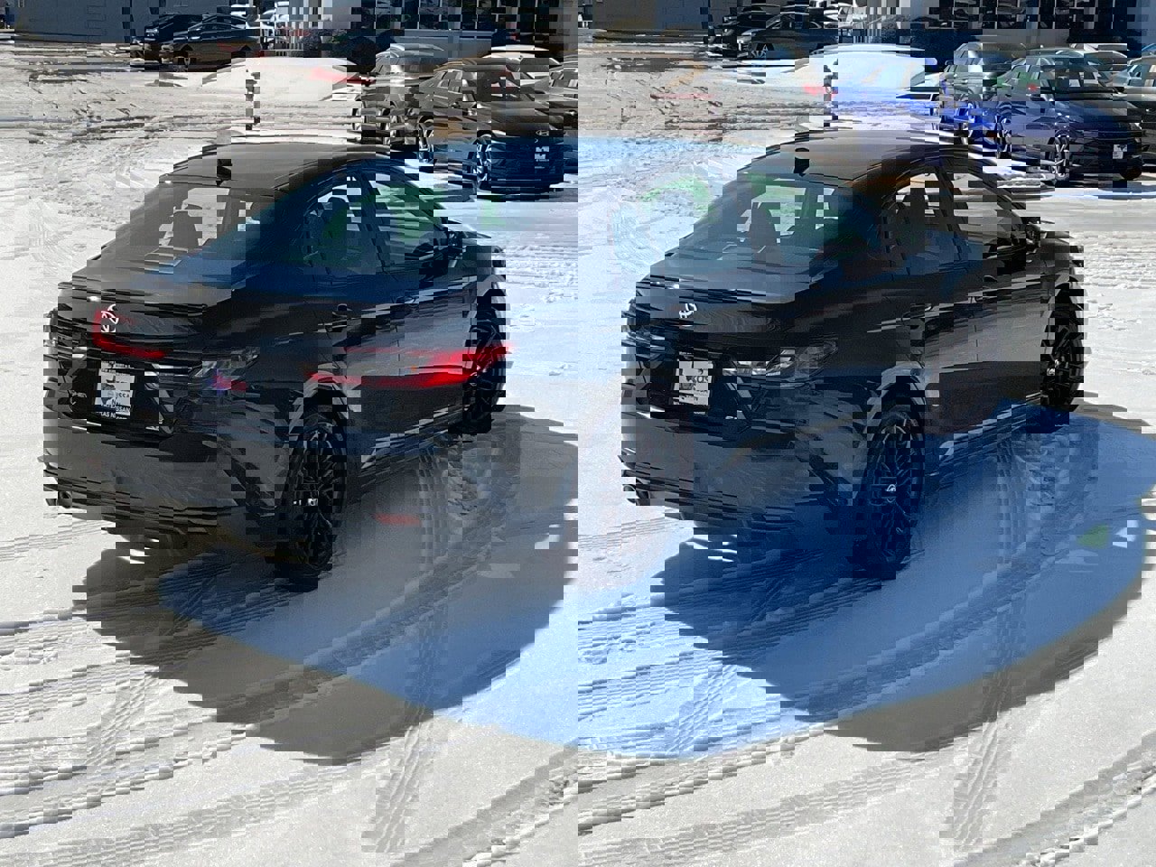 Used 2025 Toyota Camry SE image 5