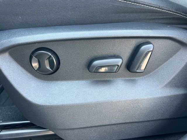 Used 2020 Volkswagen Atlas Cross Sport SE image 28