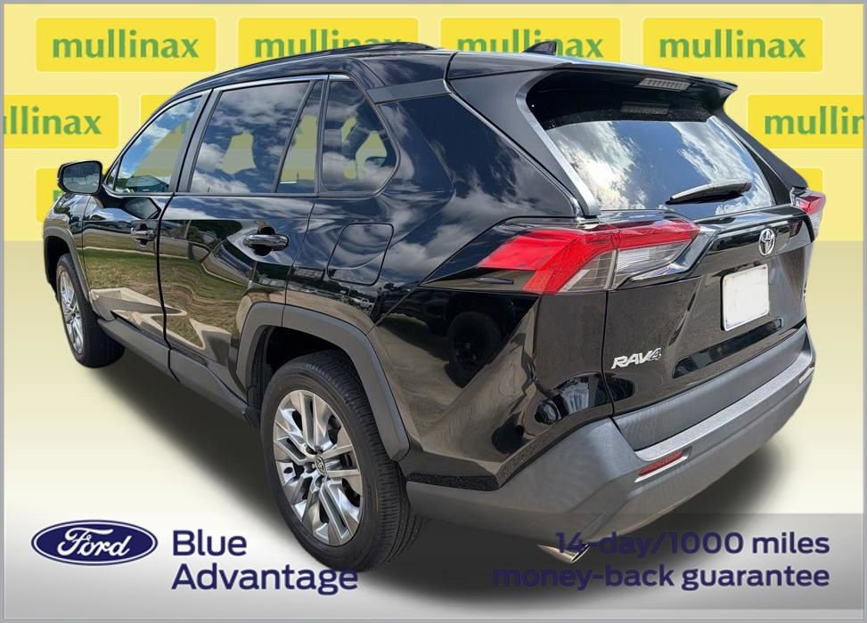 Used 2023 Toyota RAV4 XLE Premium FWD image 3