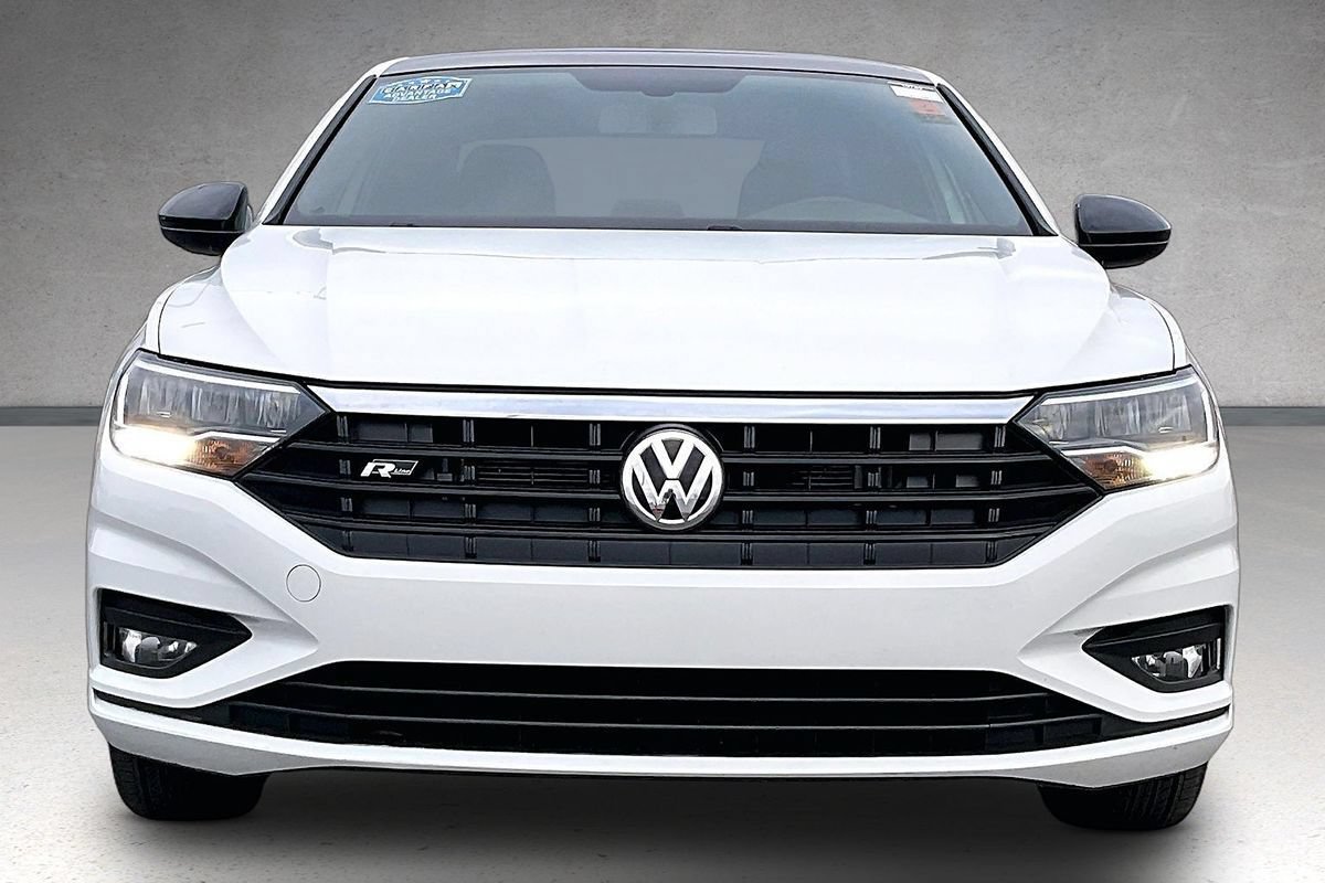 Used 2019 Volkswagen Jetta R-Line w/ R-Line Cold Weather Package FWD image 3