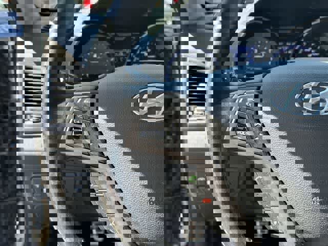 Used 2014 Hyundai Veloster Turbo image 7