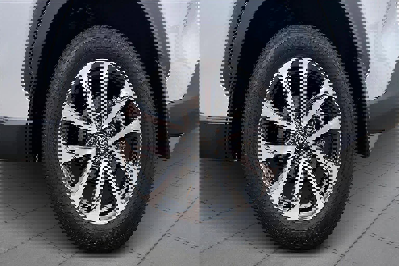 Used 2025 Toyota Corolla Cross XLE w/ Convenience Package image 11