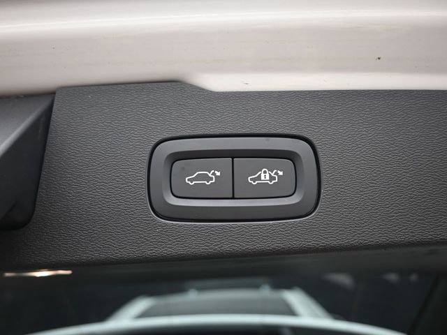 Used 2025 Volvo V60 B5 Cross Country Plus image 31