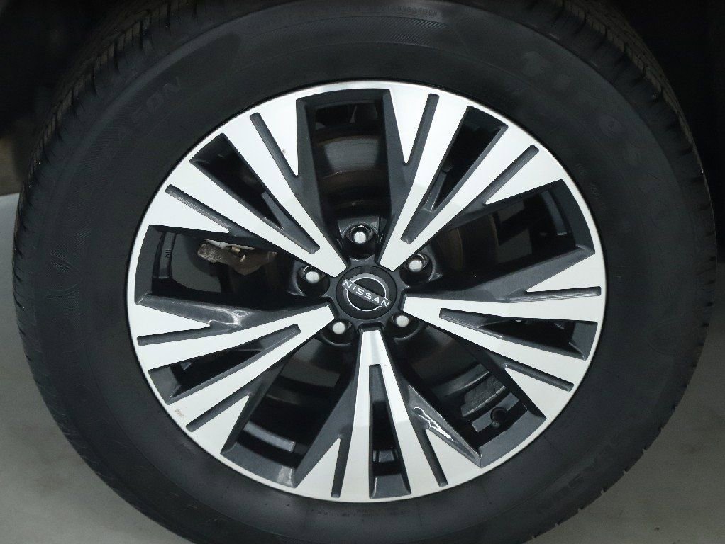 Used 2023 Nissan Rogue SV image 12