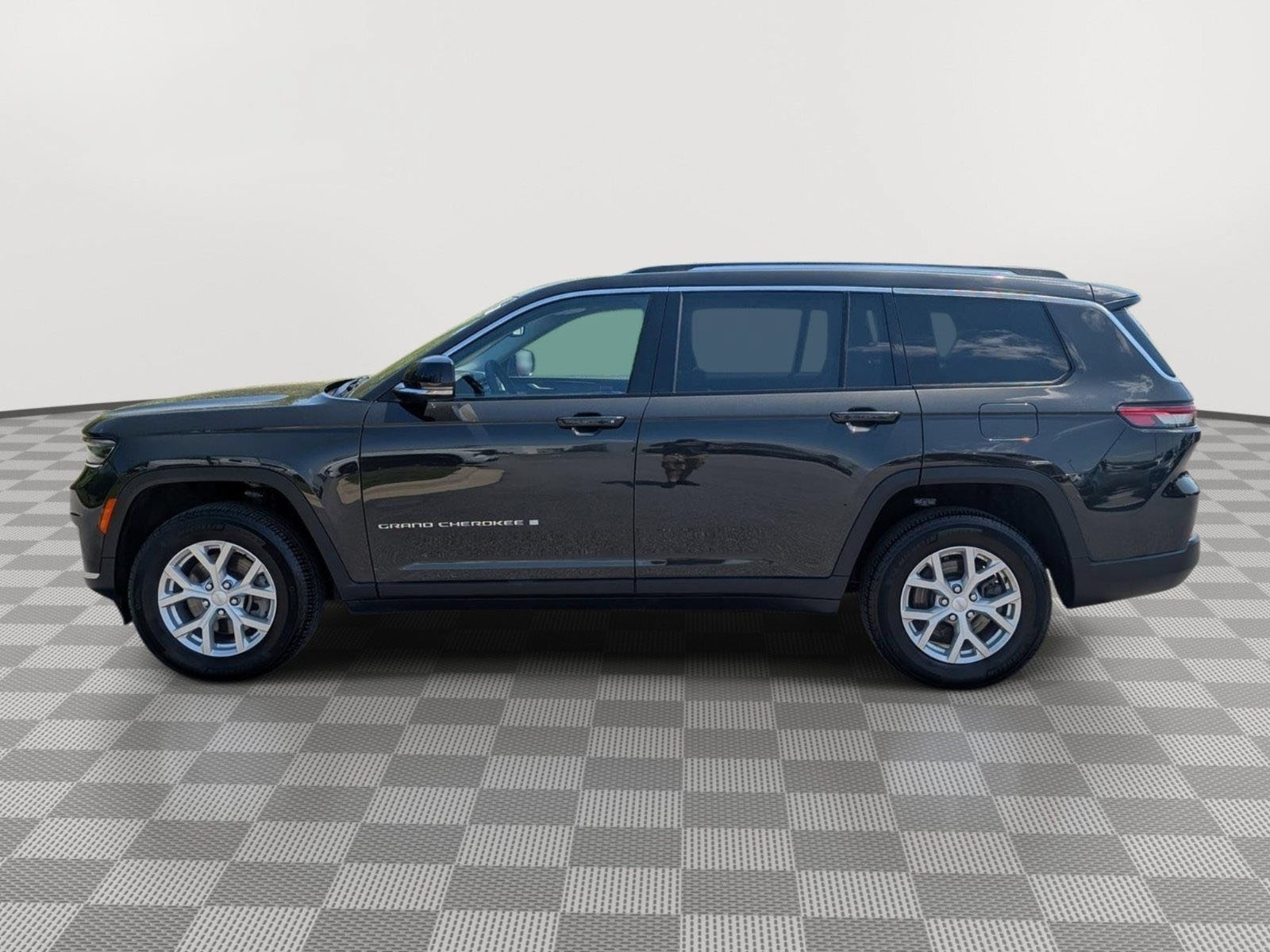 Used 2023 Jeep Grand Cherokee L Limited AWD/4WD image 2