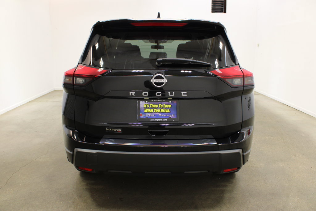 Used 2026 Nissan Rogue SV FWD image 4