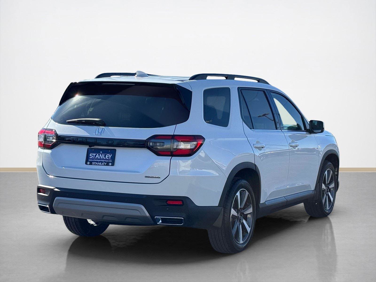 Used 2025 Honda Pilot Touring image 8