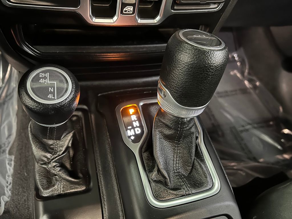 Used 2021 Jeep Gladiator Sport image 17