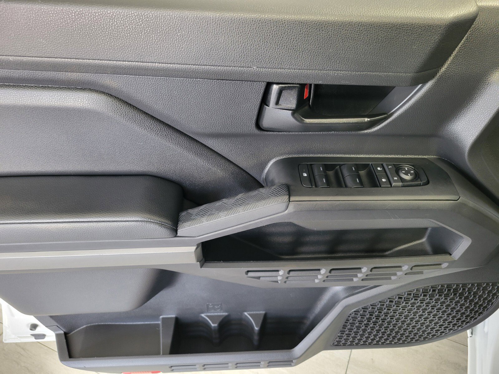 Used 2024 Toyota Tacoma SR5 AWD/4WD image 18
