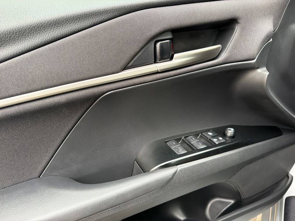 Used 2025 Toyota Camry LE w/ Convenience Package image 32