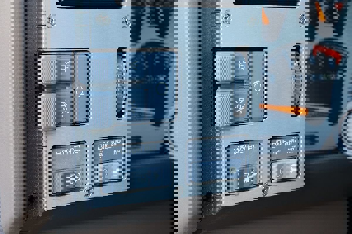 Used 1994 GMC Yukon 4WD 2-Door image 73