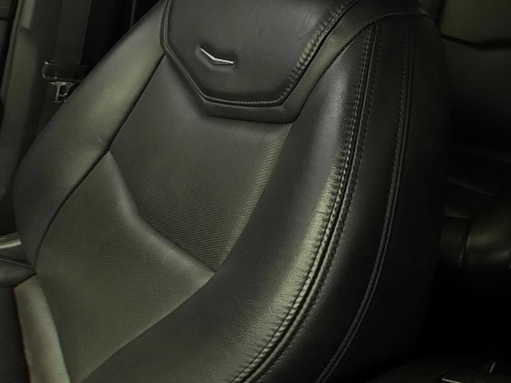Used 2018 Cadillac XT5 Luxury w/ Driver Awareness Package FWD image 12