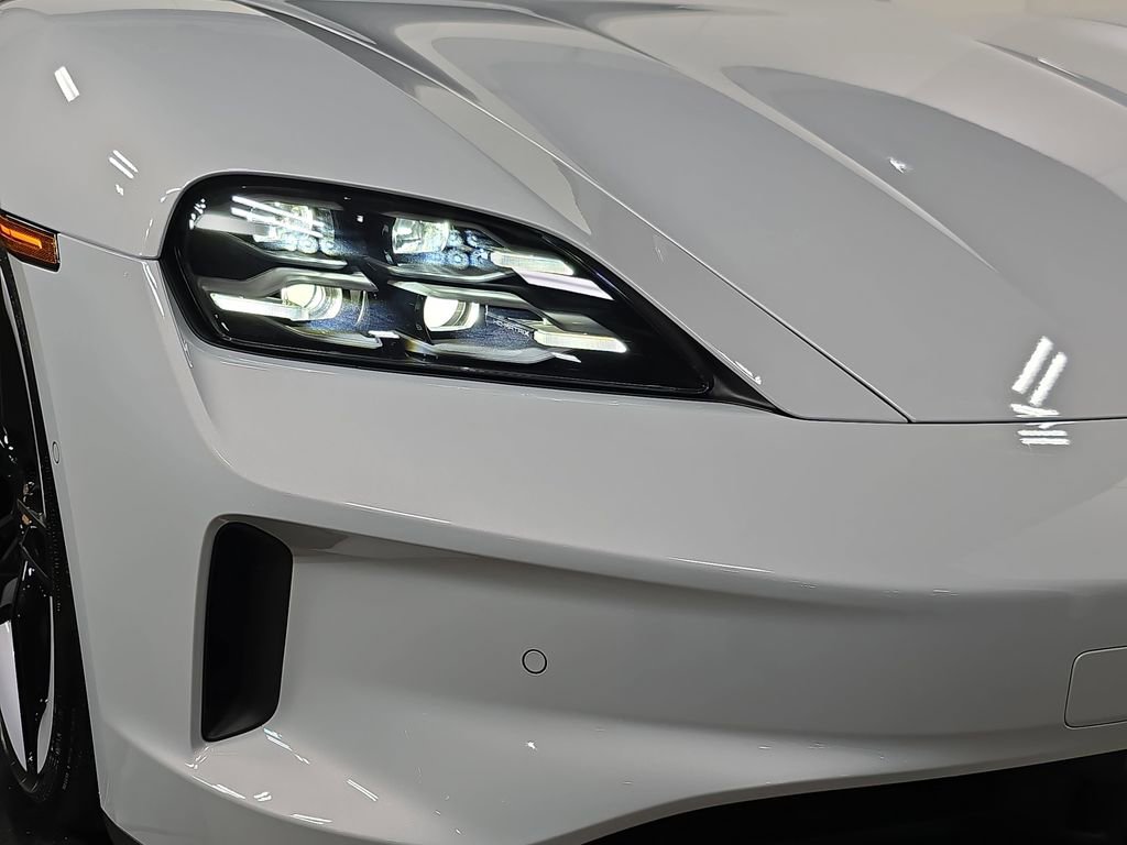 New 2026 Porsche Taycan GTS image 12