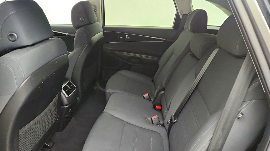 Used 2017 Kia Sorento FWD w/ LX Convenience Package image 20