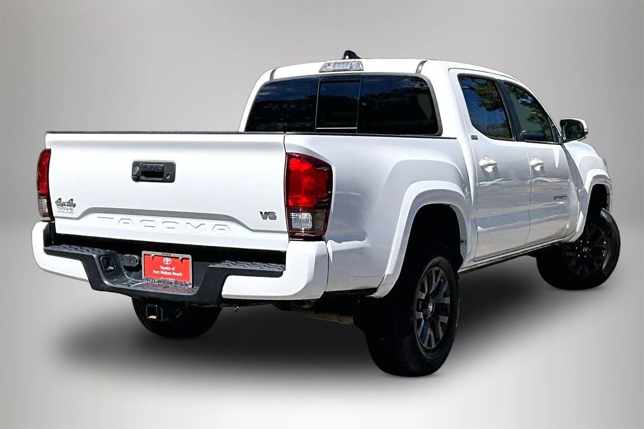 Used 2022 Toyota Tacoma SR5 w/ Technology Package image 5