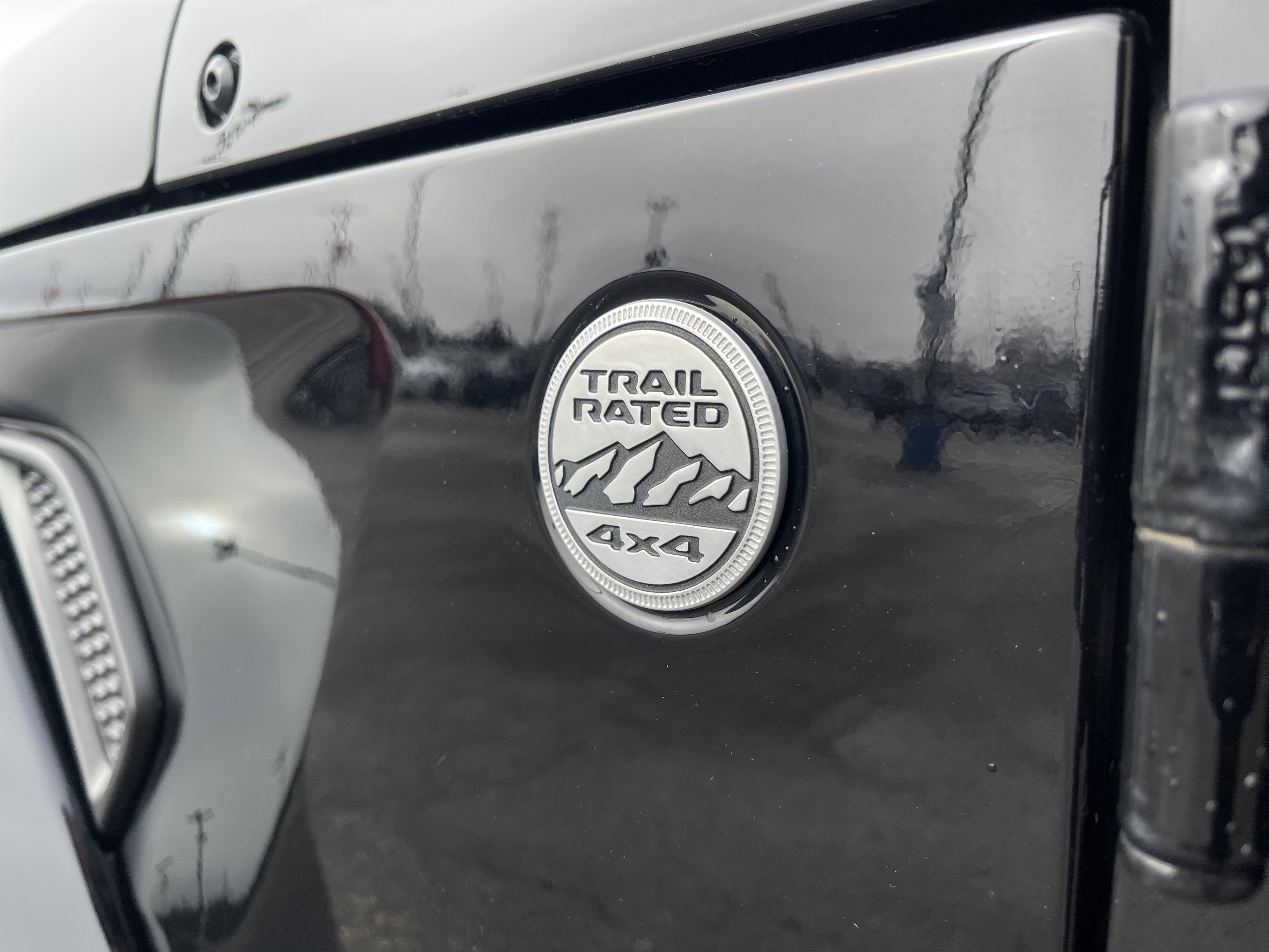 Used 2018 Jeep Wrangler Unlimited Sahara w/ Uconnect 4C Nav & Sound Group AWD/4WD image 25