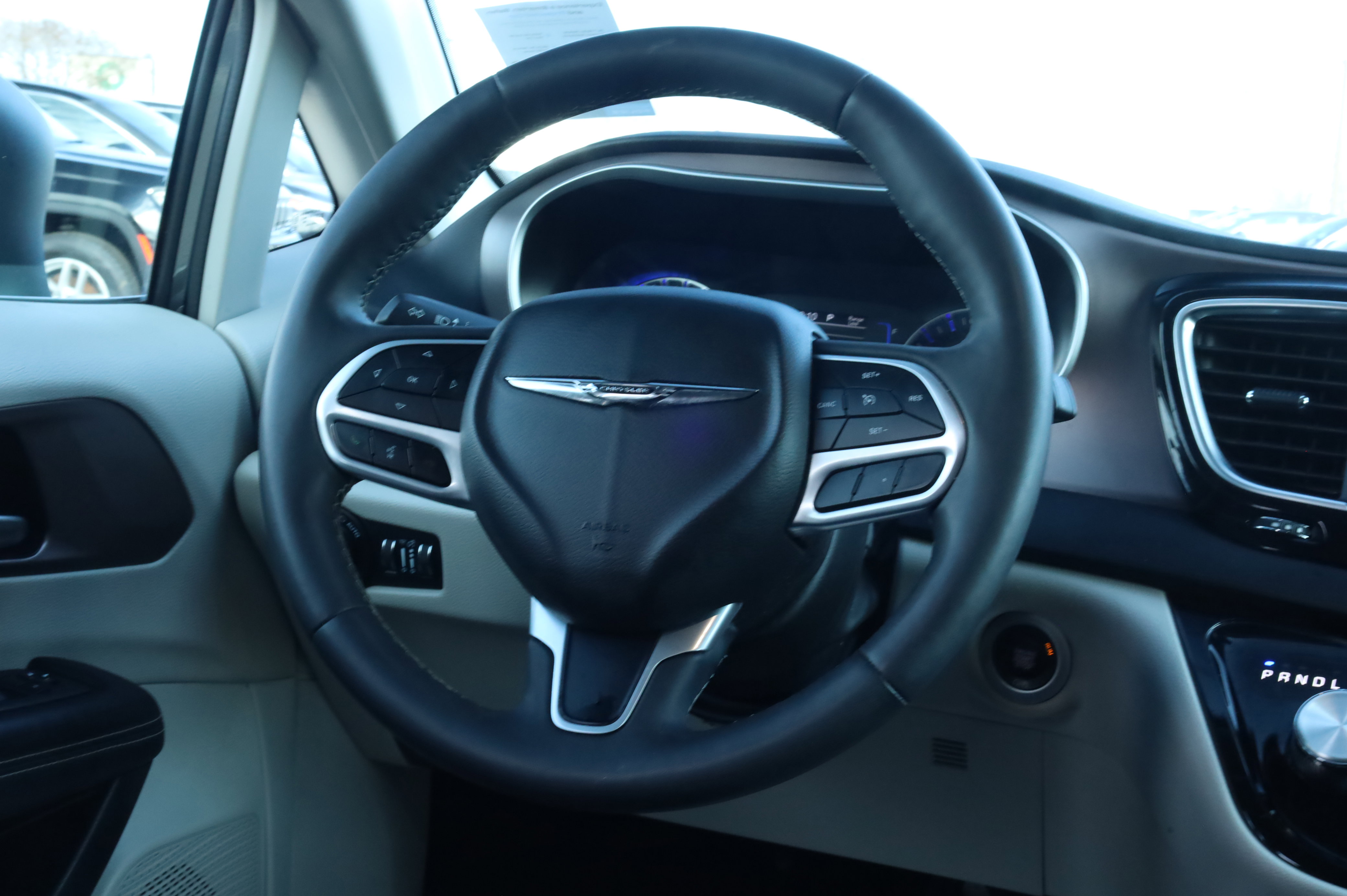 Used 2023 Chrysler Voyager LX image 8