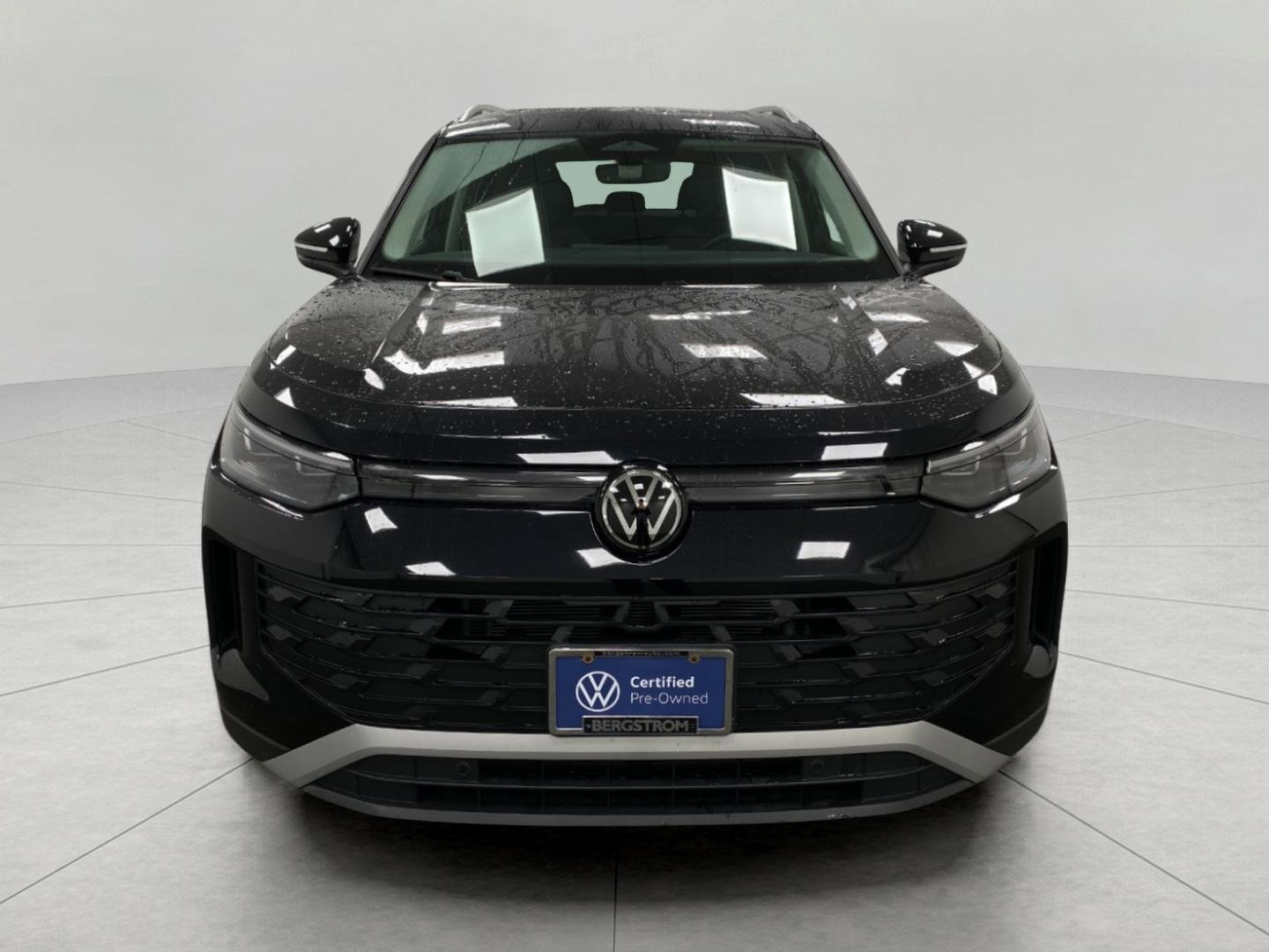 Certified 2025 Volkswagen Tiguan SE image 10