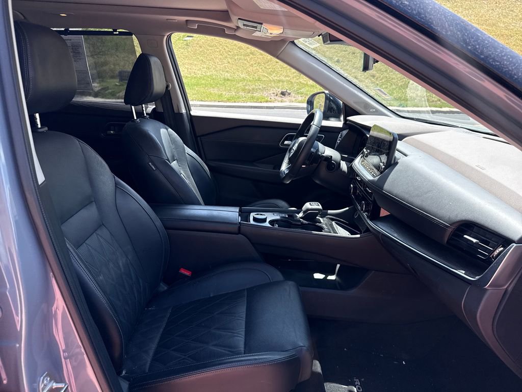 Used 2022 Nissan Rogue Platinum w/ Head-Up Display Package AWD/4WD image 27