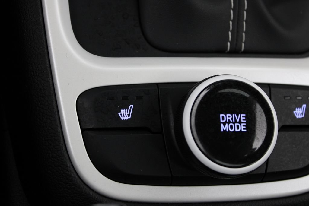Certified 2024 Hyundai Venue Limited FWD image 25