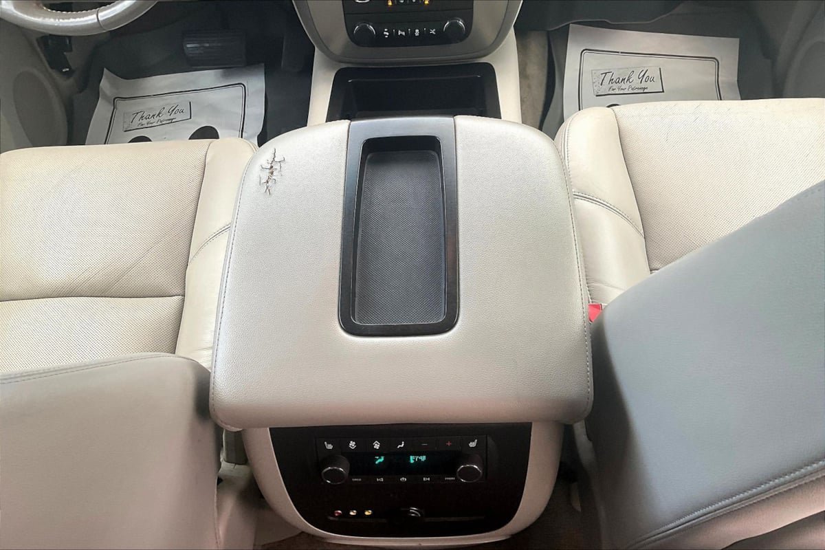 Used 2012 GMC Yukon SLT w/ SLT-2 Equipment Package AWD/4WD image 10