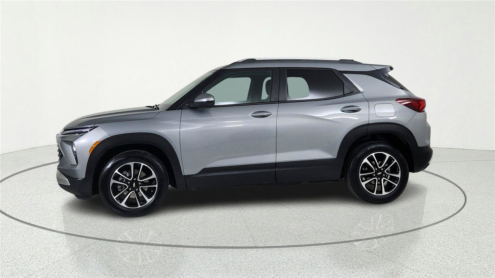 Used 2025 Chevrolet TrailBlazer LT FWD image 3