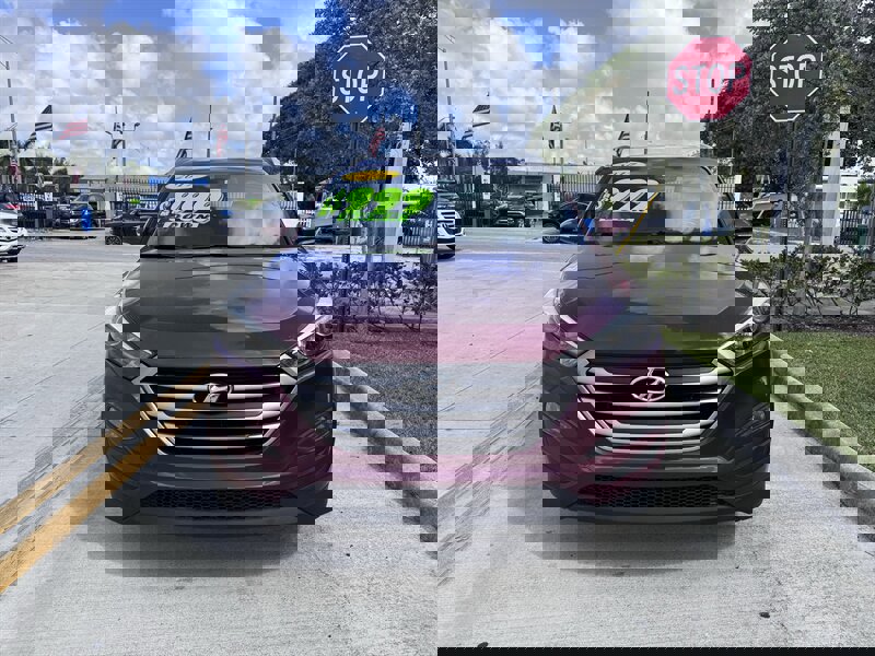 Used 2017 Hyundai Tucson SE Plus image 2