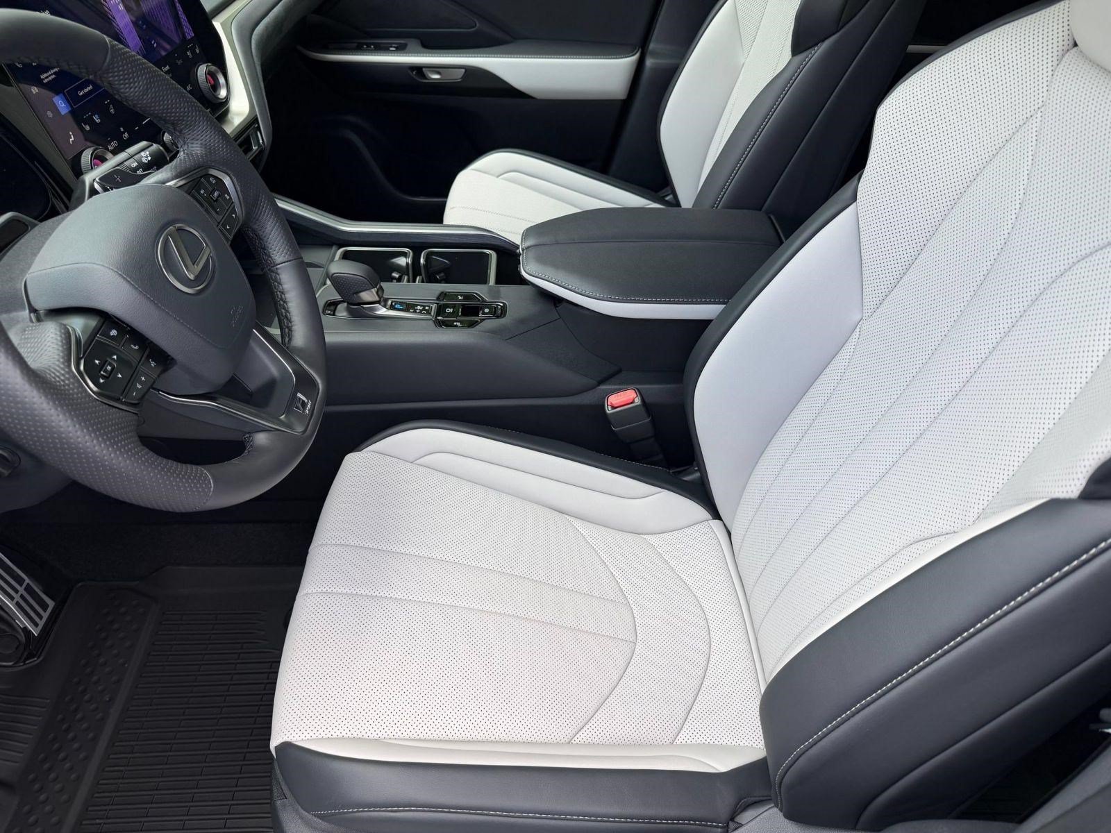 New 2026 Lexus TX 500h AWD image 5