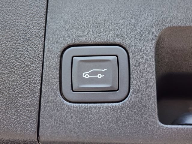 Used 2025 Cadillac XT4 Premium Luxury FWD image 16
