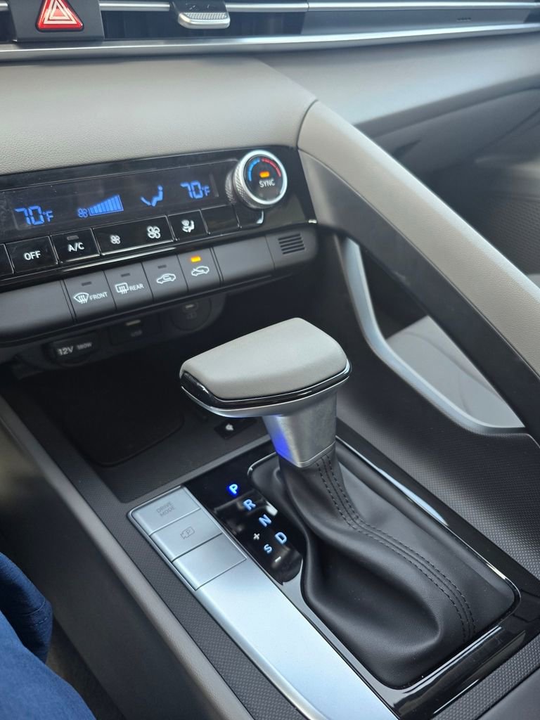 Used 2025 Hyundai Elantra Sport image 12