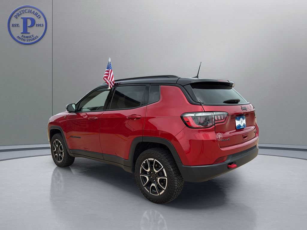 Used 2025 Jeep Compass Trailhawk AWD/4WD image 5