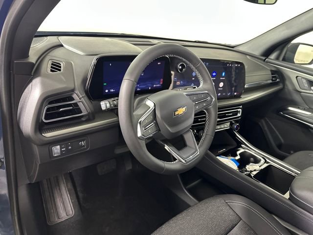 Used 2025 Chevrolet Traverse LT w/ Driver Confidence Package image 13