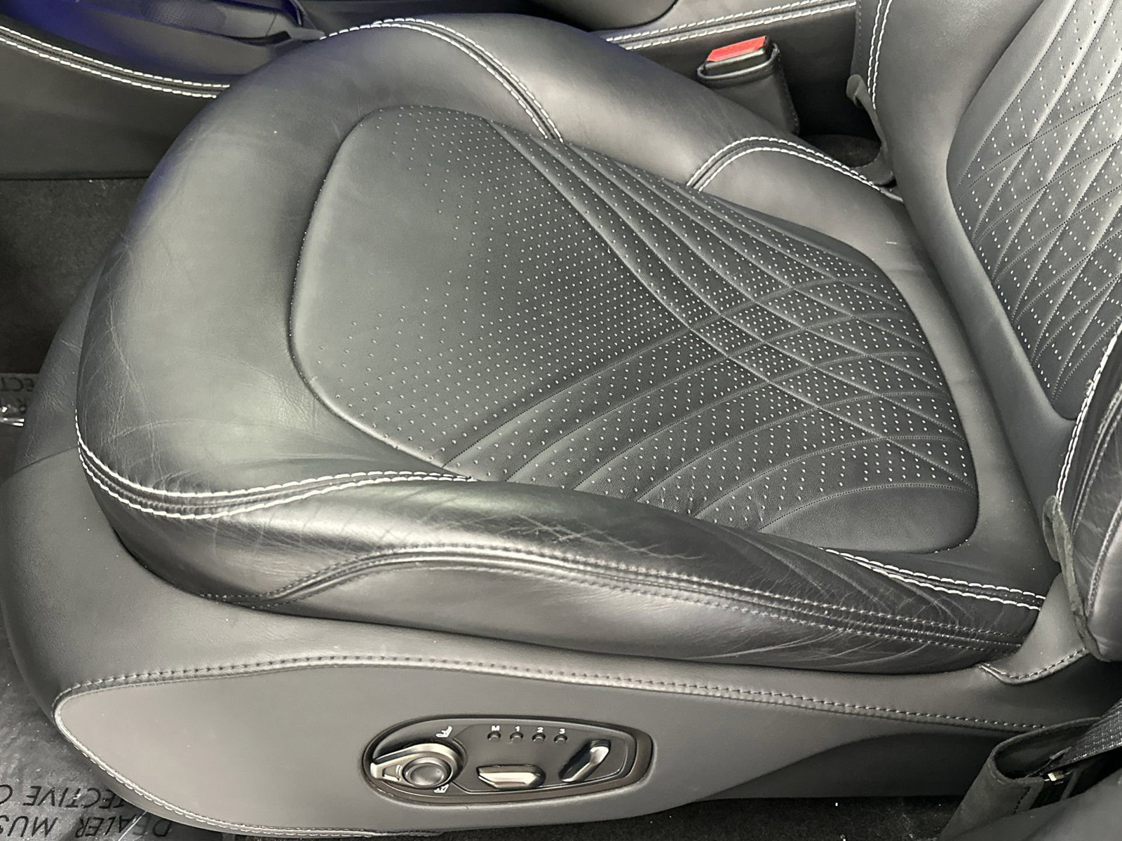 Used 2023 Aston Martin DBX image 12