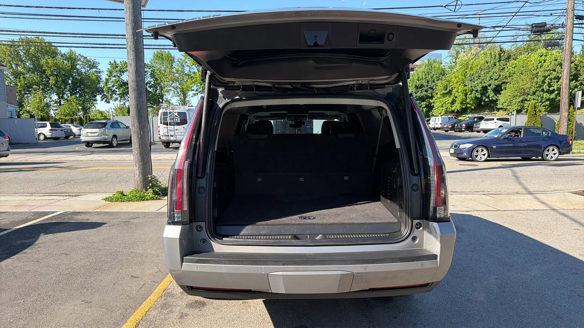 Used 2017 Cadillac Escalade ESV Premium Luxury AWD/4WD image 26