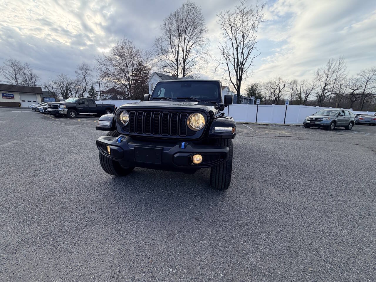 Used 2024 Jeep Wrangler Unlimited w/ Convenience Group AWD/4WD image 3