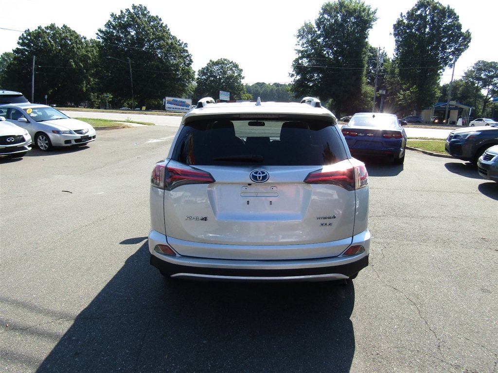 Used 2016 Toyota RAV4 XLE AWD/4WD image 6
