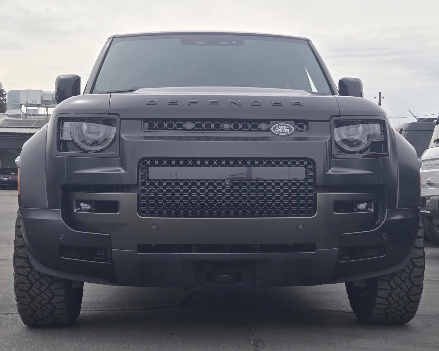 Used 2025 Land Rover Defender 110 image 2