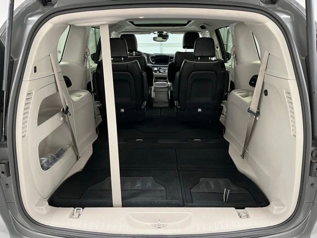 Used 2023 Chrysler Pacifica Limited FWD image 51