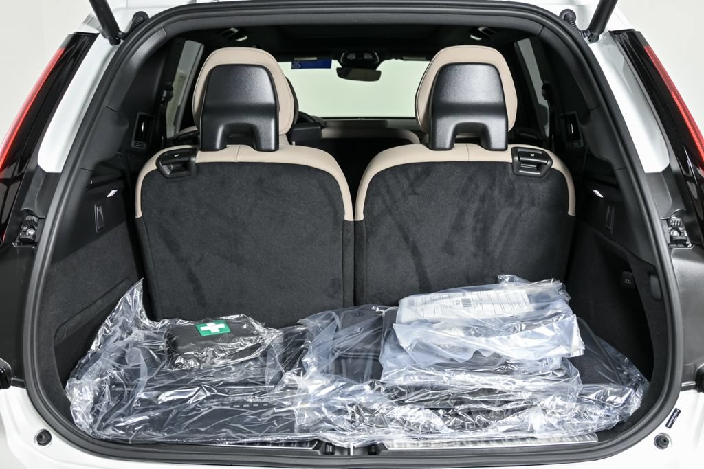 New 2026 Volvo XC90 B6 Plus w/ Protection Package Premier AWD/4WD image 31