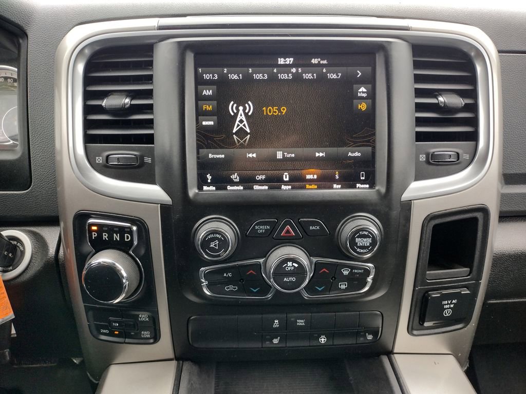 Used 2019 RAM 1500 Classic SLT w/ SLT Plus D←cor Group AWD/4WD image 3
