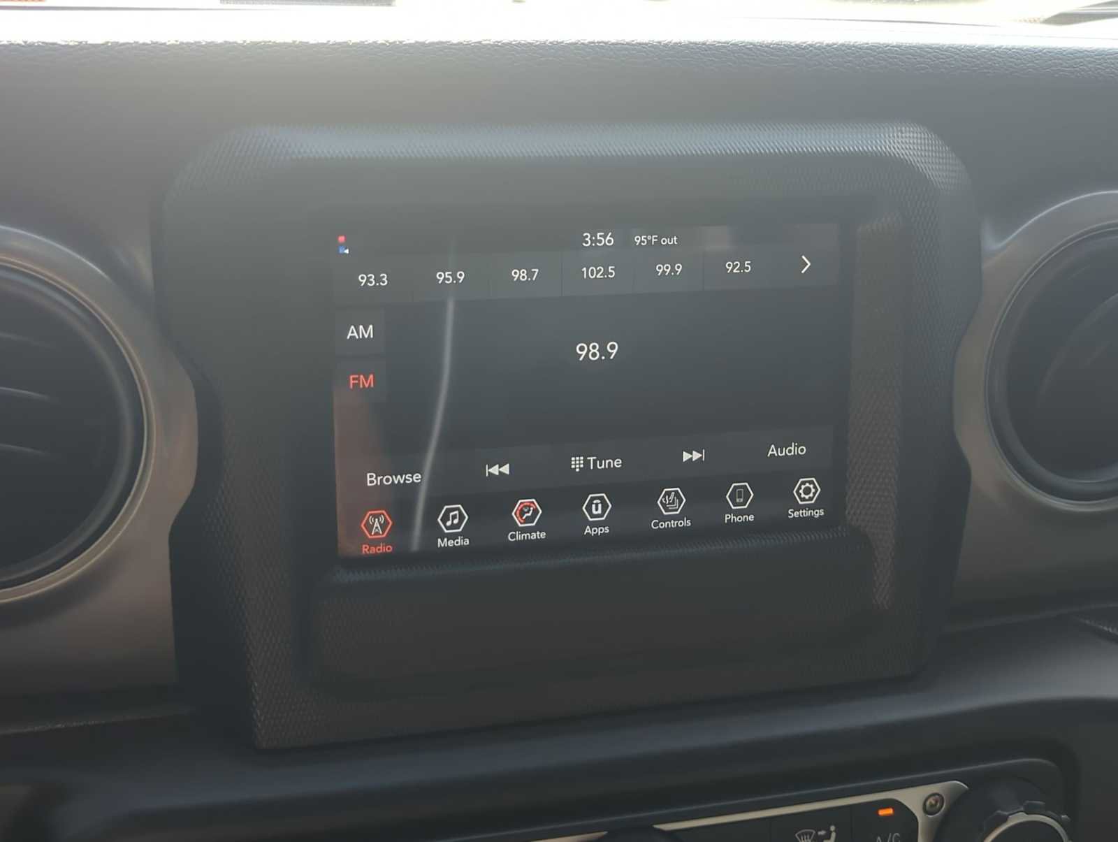 Used 2023 Jeep Wrangler Sport S image 29