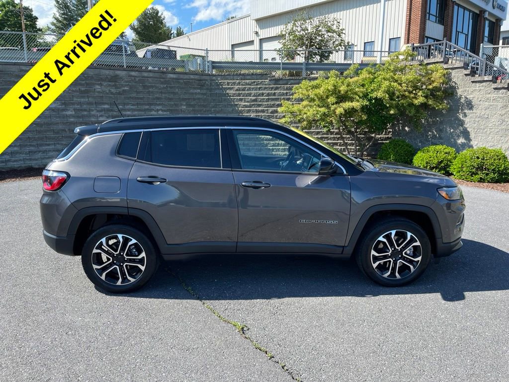 Used 2023 Jeep Compass Limited AWD/4WD image 3