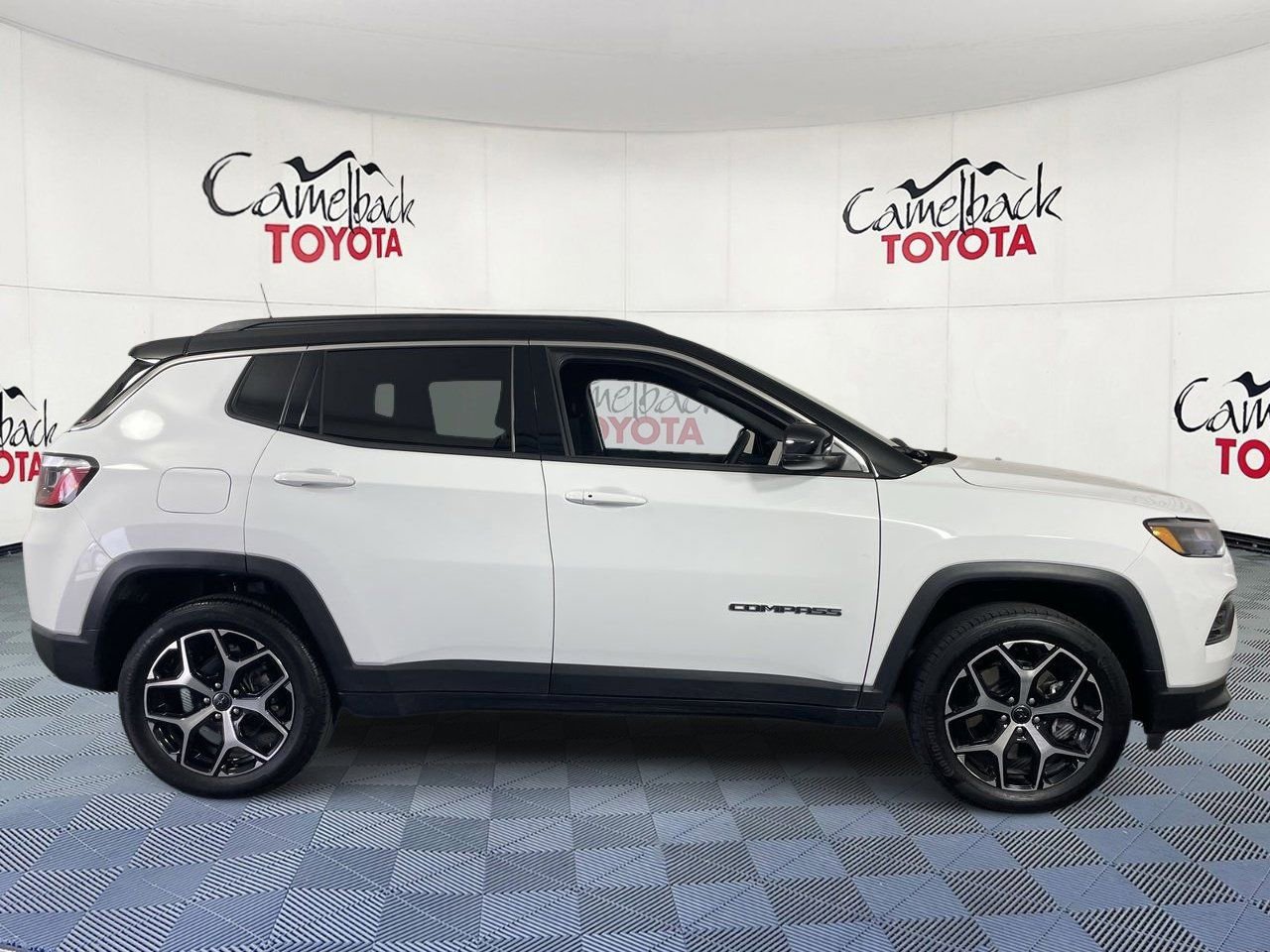 Used 2025 Jeep Compass Limited AWD/4WD image 8