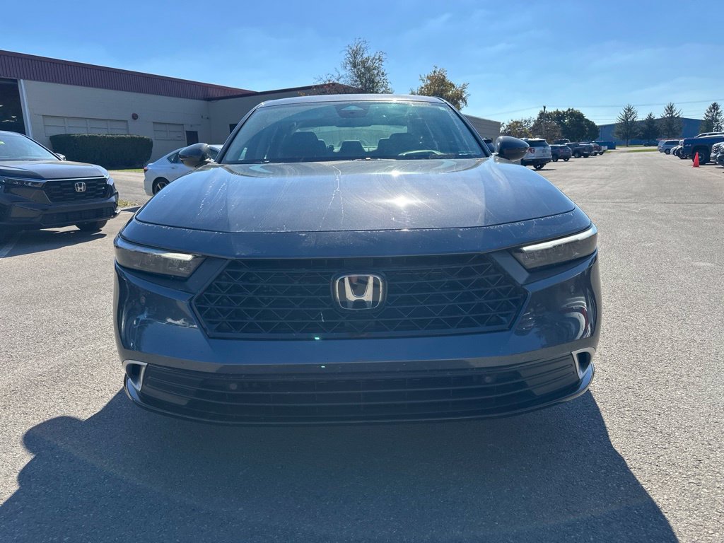 Used 2023 Honda Accord Touring image 2