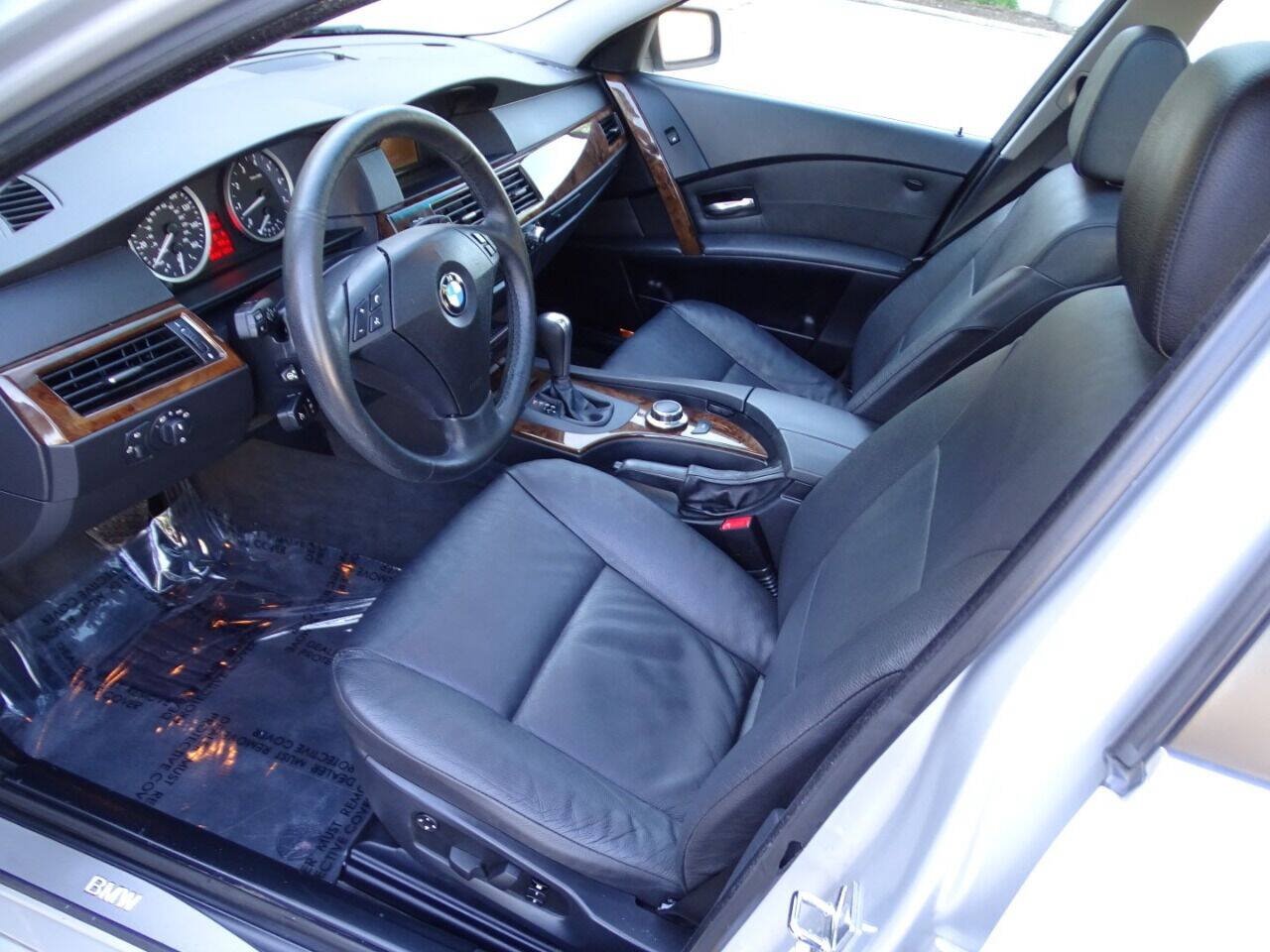 Used 2007 BMW 530xi Wagon AWD/4WD image 7