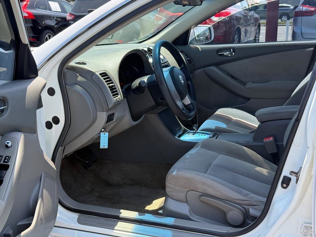 Used 2010 Nissan Altima 2.5 S image 11