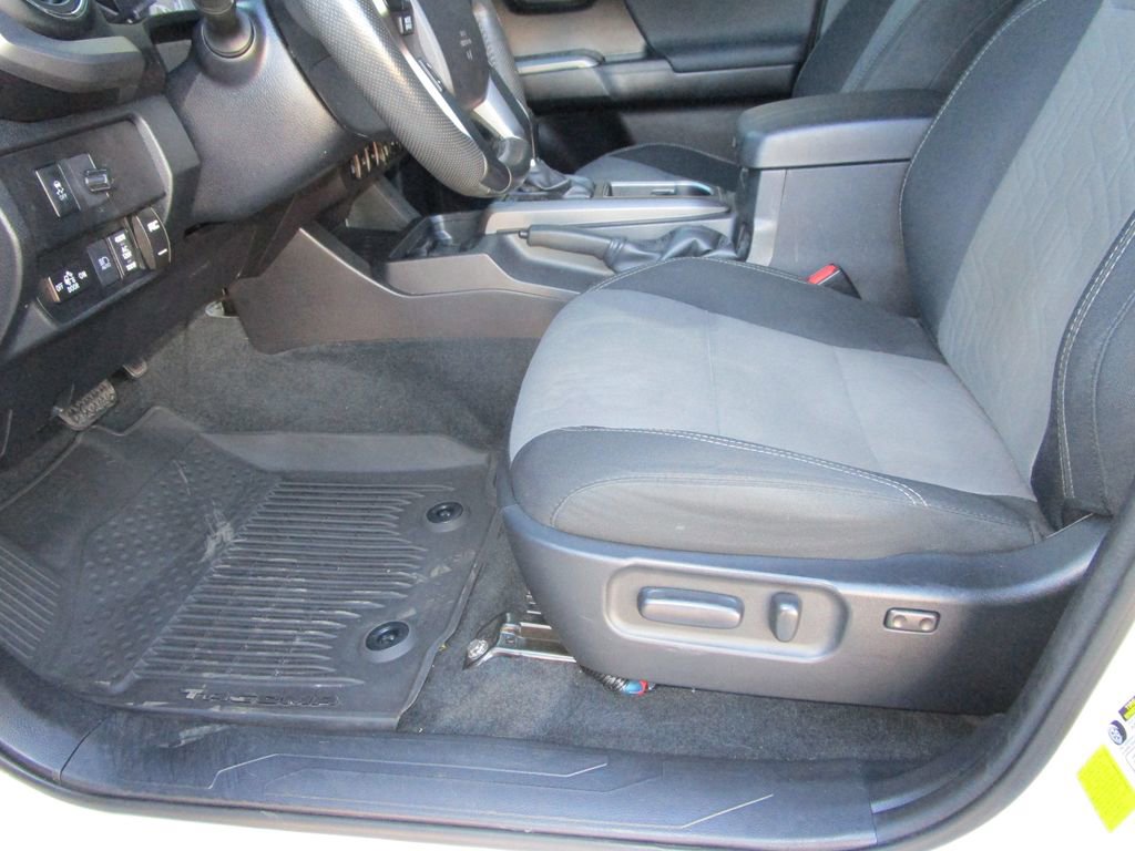 Used 2022 Toyota Tacoma TRD Off-Road image 21